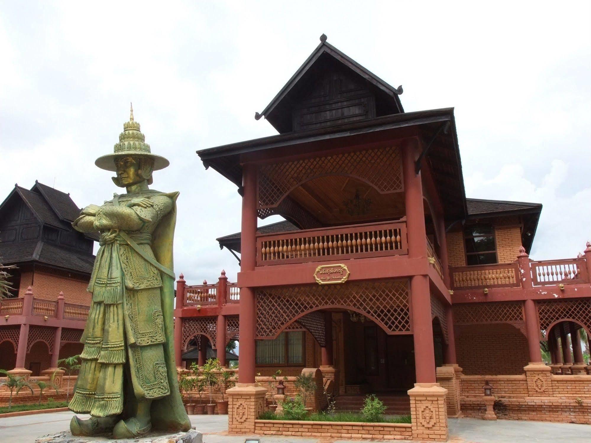 Kma Kaytumadi Hotel Taungoo Buitenkant foto