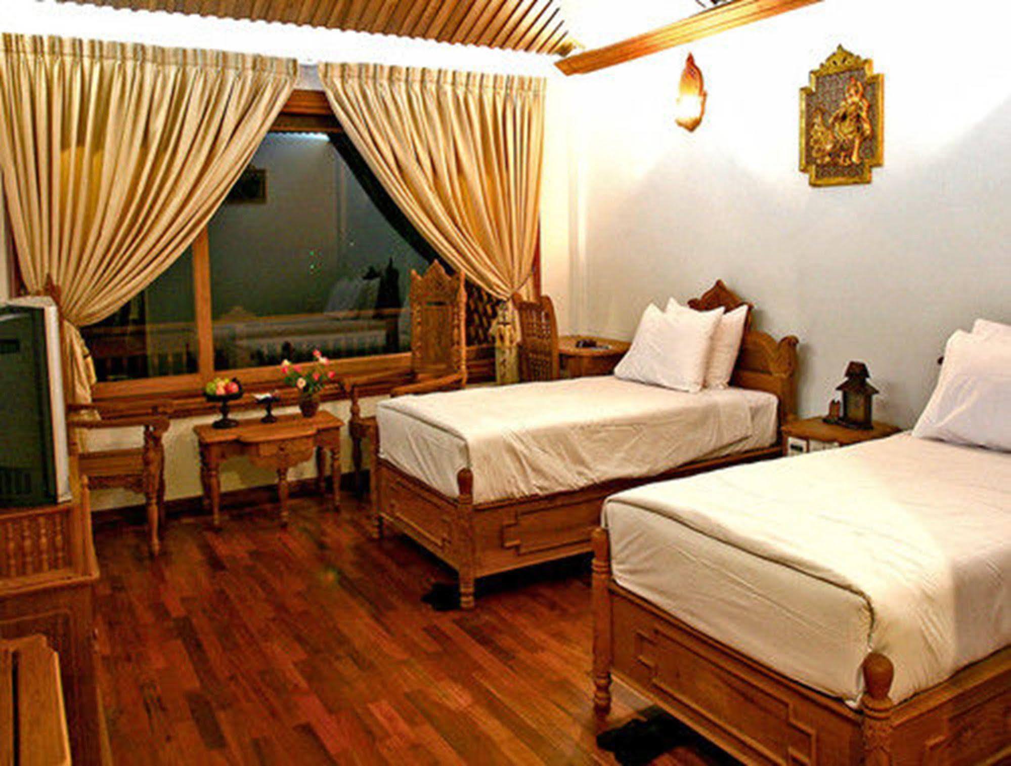 Kma Kaytumadi Hotel Taungoo Buitenkant foto