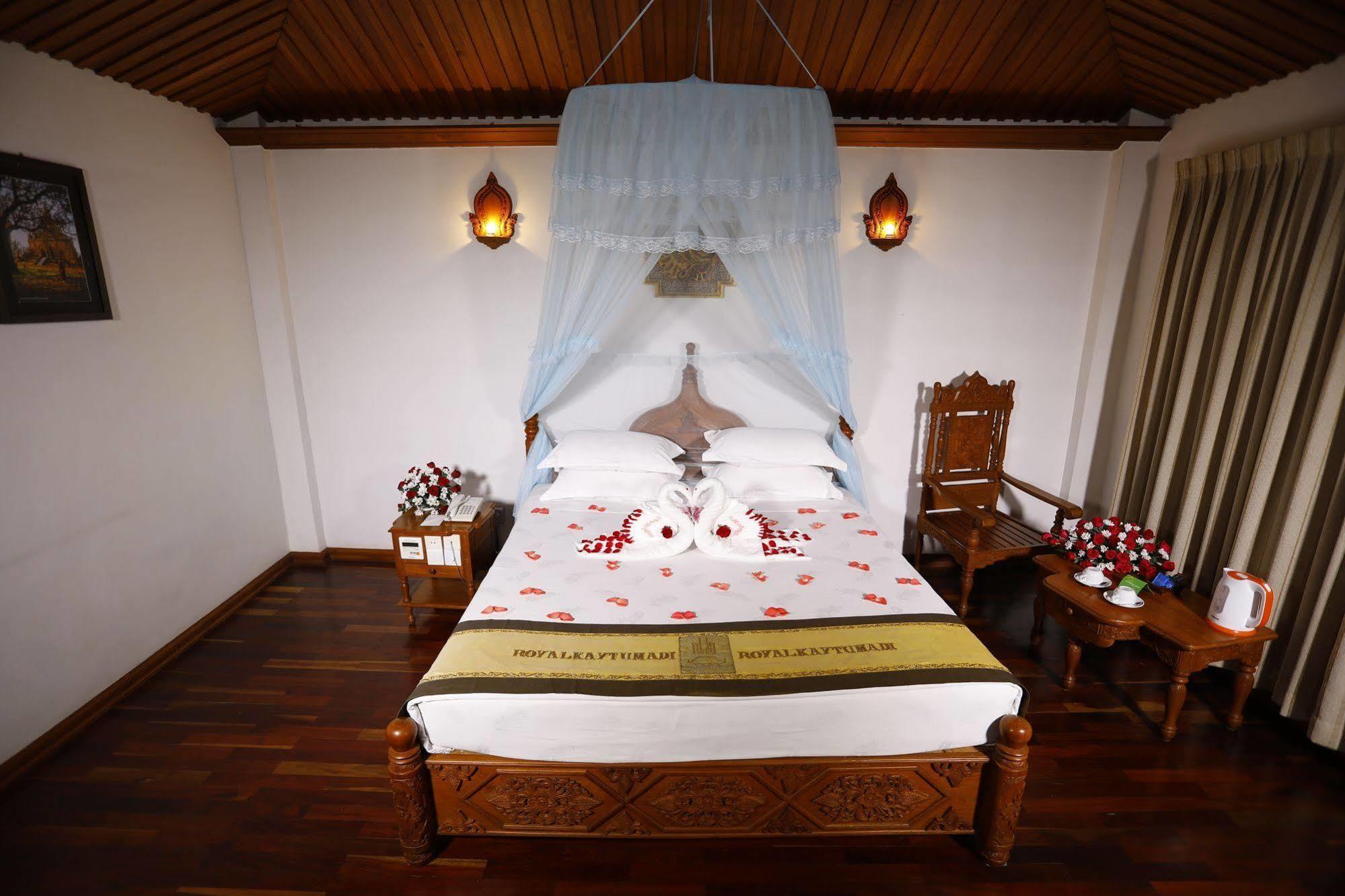 Kma Kaytumadi Hotel Taungoo Buitenkant foto